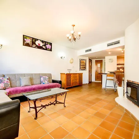 Bennecke Alisa Apartment